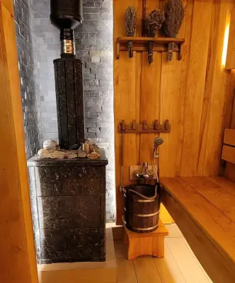 Фото Печь для русской бани Анапа в трёхстороннем кожухе (пироксенит) с открытым верхом в магазине Woodson Фото Печь для русской бани Анапа в трёхстороннем кожухе (пироксенит) с открытым верхом в магазине Woodson